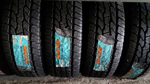 AT700 25570R15 108T OWL M+S MAXXIS