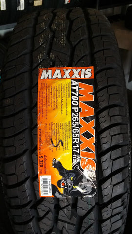 AT700 P26565R17 OWL 112S MAXXIS