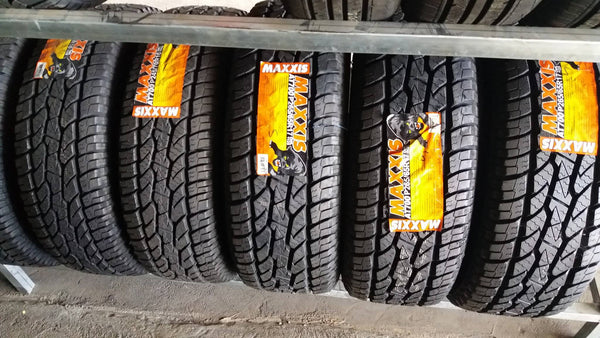 AT700 P226565R17 MAXXIS