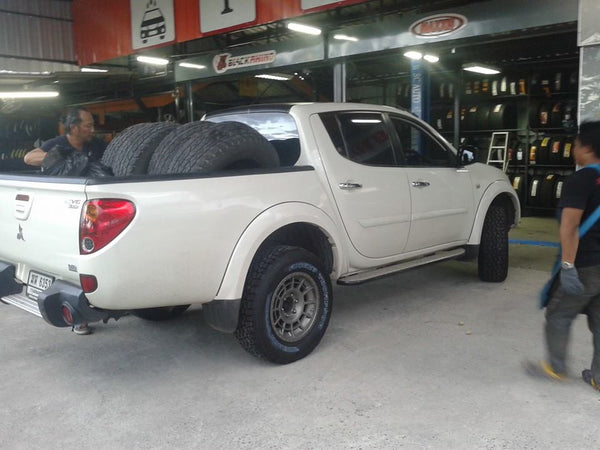 Mickey Thompson (stz) 265/70R17